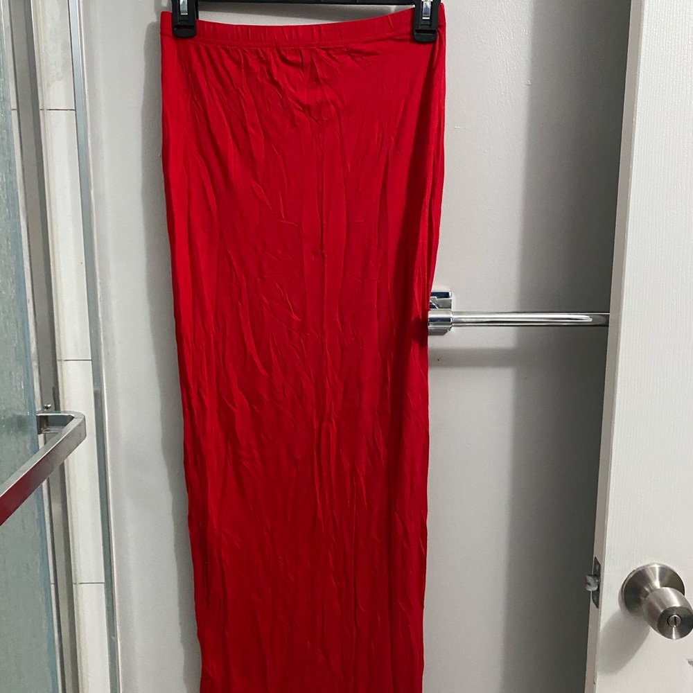 Red skirt very fitted skirt